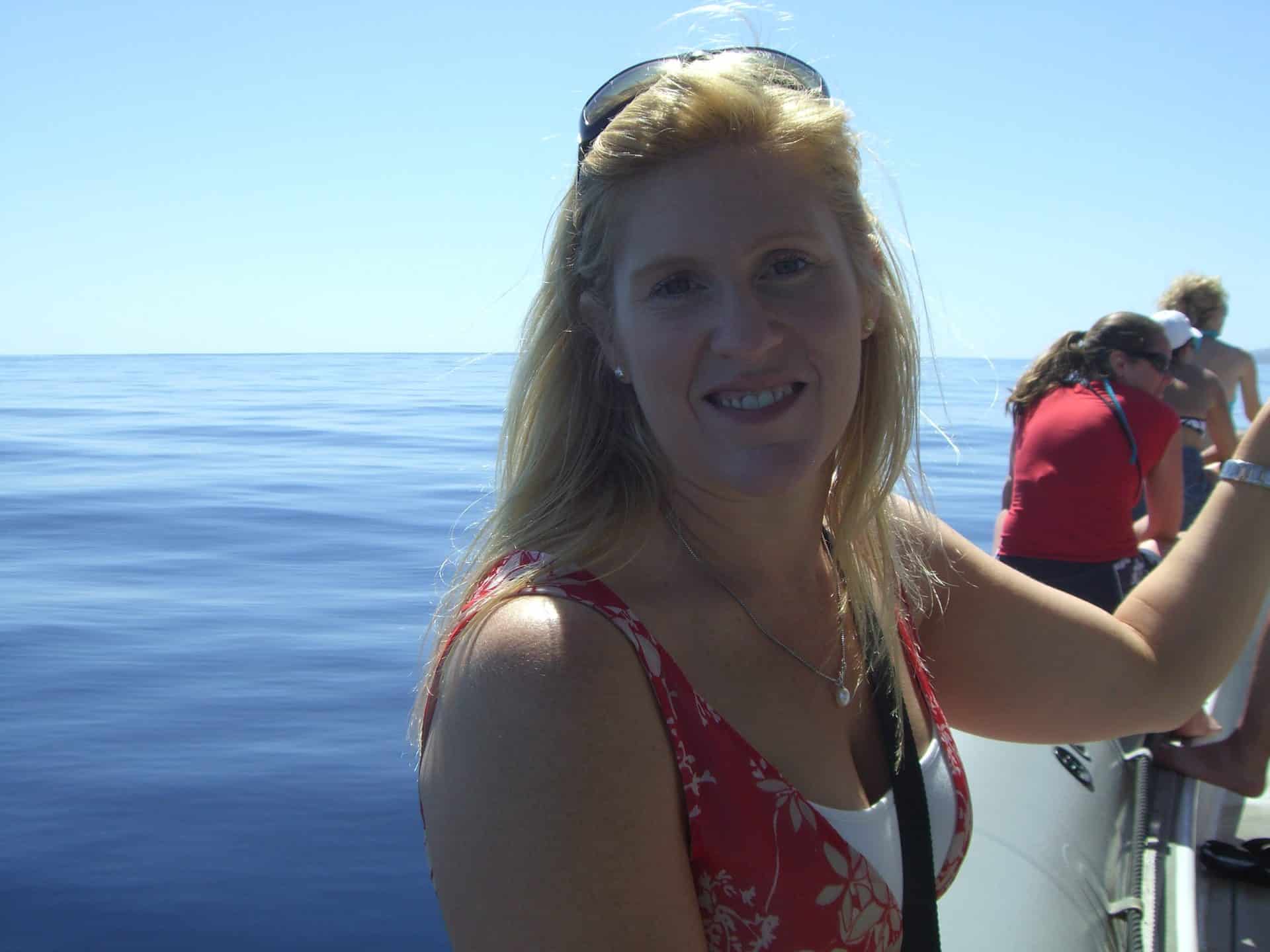 whale watching maui hawaii small boat